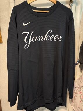 Nike MLB Yankees Navy Long Sleeve Shirt